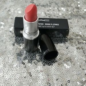 MAC LIPSTICK
